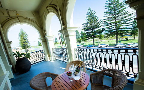 Largs Pier Hotel - Perths Hotel 2