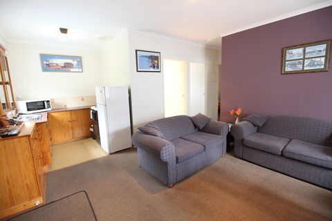 The Fox & Hounds Inn - Perths Hotel 1