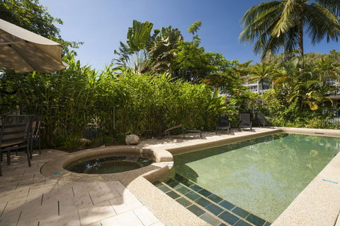 Port Douglas Apartments - Perths Hotel 2