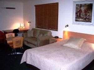 Aston Hill Motor Lodge - Perths Hotel 1