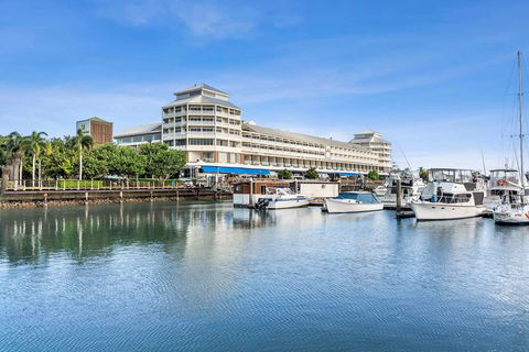 Shangri-La Hotel, The Marina - Perths Hotel 0