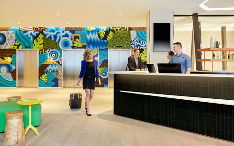 Holiday Inn Express Adelaide City Centre - Perths Hotel 2