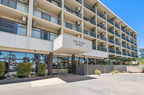 The Plaza Hotel Kalgoorlie - Perths Hotel 0