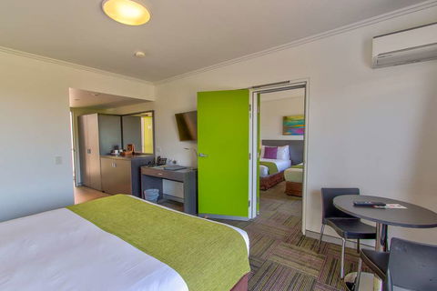 Mackay Oceanside Central Hotel - Perths Hotel 5