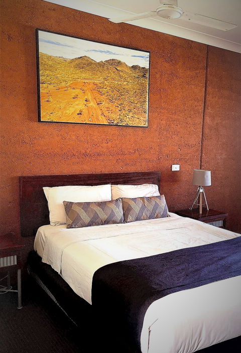 Gidgee Inn - Perths Hotel 1