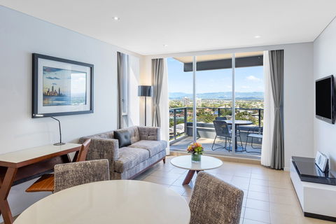 Meriton Suites Broadbeach - Perths Hotel 2