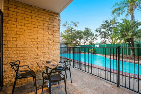 Kawana Waters Hotel By NightCap - Perths Hotel 1