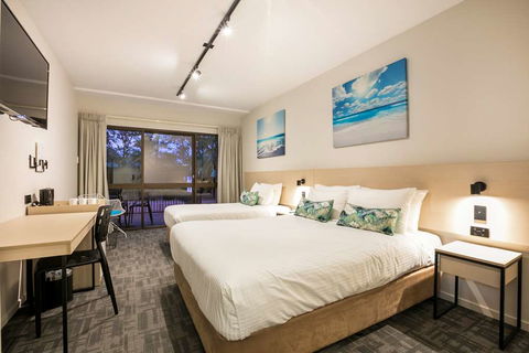 Kawana Waters Hotel By NightCap - Perths Hotel 2