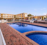 BreakFree Queanbeyan - Perths Hotel