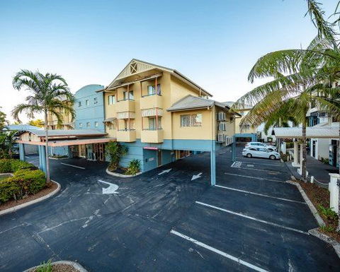 Cairns Queenscourt - Perths Hotel 0