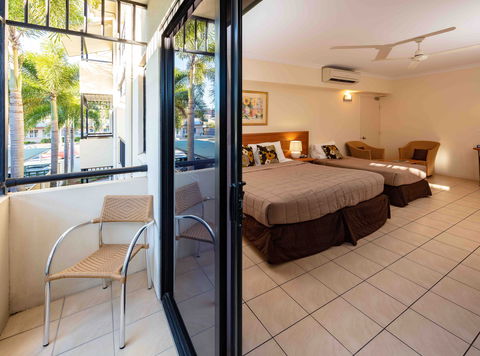 Cairns Queenscourt - Perths Hotel 2