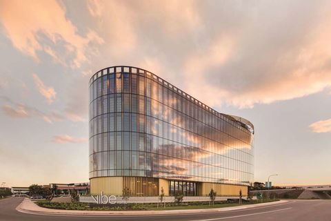 Vibe Hotel Canberra Airport - Perths Hotel 0
