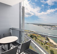 Meriton Suites Southport - Perths Hotel