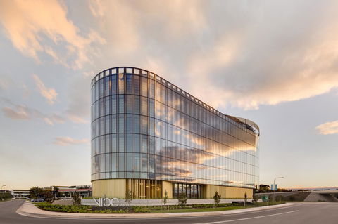 Vibe Hotel Canberra - Perths Hotel 0