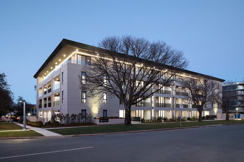 Knightsbridge Canberra - Perths Hotel 2