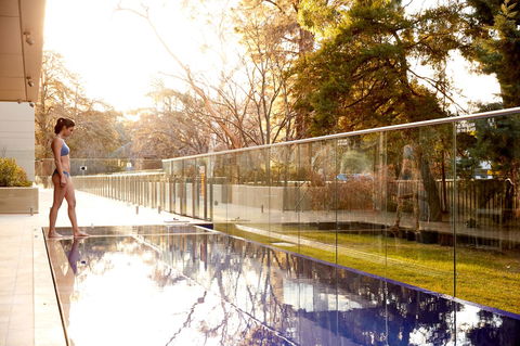 Knightsbridge Canberra - Perths Hotel 6