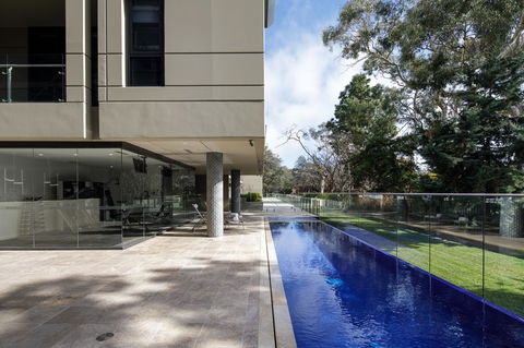 Knightsbridge Canberra - Perths Hotel 3