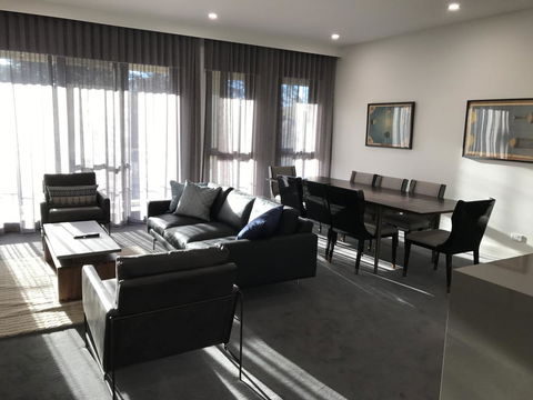 Knightsbridge Canberra - Perths Hotel 33