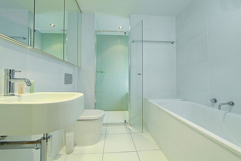 Trieste 4 - Perths Hotel 24