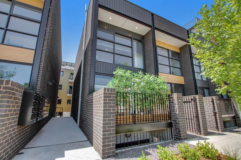 Accommodate Canberra - Parbery - Perths Hotel 4