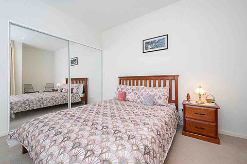 Spacious 1BR Stylish New Acton Apartment +Parking - Perths Hotel 21