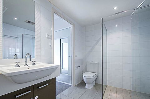 Spacious 1BR Stylish New Acton Apartment +Parking - Perths Hotel 9