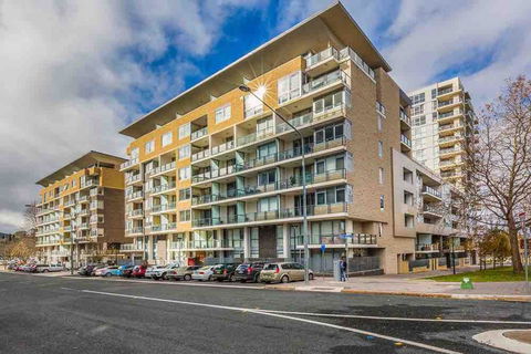 Spacious 1BR Stylish New Acton Apartment +Parking - Perths Hotel 13