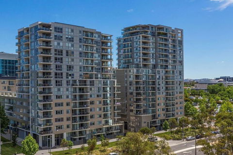 Spacious 1BR Stylish New Acton Apartment +Parking - Perths Hotel 12