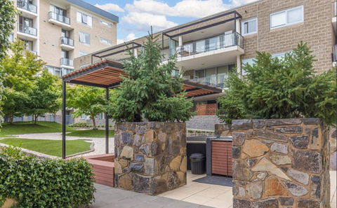 Spacious 1BR Stylish New Acton Apartment +Parking - Perths Hotel 1