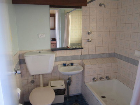 Canberra Lyneham Motor Inn - Perths Hotel 9
