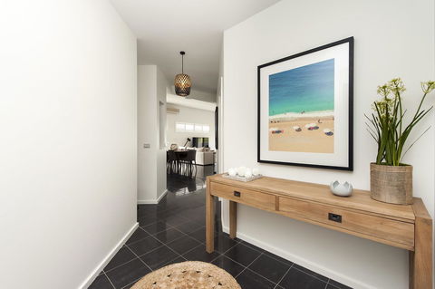 Mollymook Beachfront Penthouse 9 - Perths Hotel 7