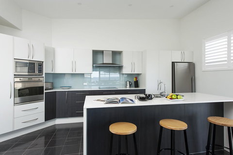 Mollymook Beachfront Penthouse 9 - Perths Hotel 4