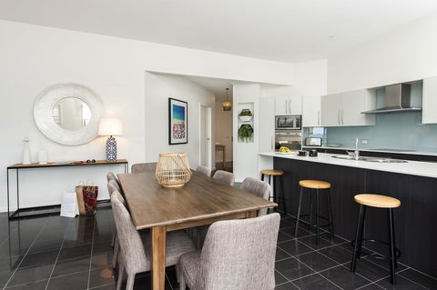 Mollymook Beachfront Penthouse 9 - Perths Hotel 5