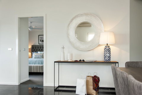 Mollymook Beachfront Penthouse 9 - Perths Hotel 10