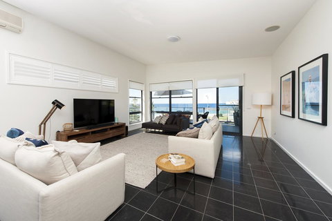 Mollymook Beachfront Penthouse 9 - Perths Hotel 1