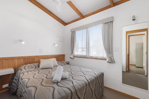 Port Broughton Tourist Park - Perths Hotel 15