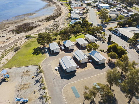 Port Broughton Tourist Park - Perths Hotel 8