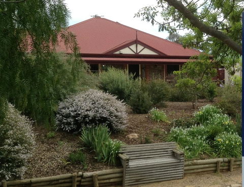 Frog Song At Willunga - Perths Hotel 1