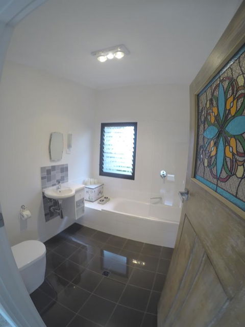 Sinclair Eco House - Perths Hotel 7