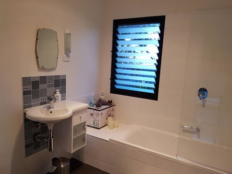 Sinclair Eco House - Perths Hotel 25