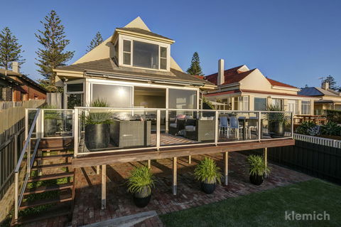 The Beach House @ Grange - Perths Hotel 8