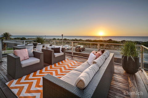 The Beach House @ Grange - Perths Hotel 2