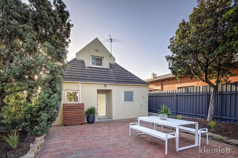 The Beach House @ Grange - Perths Hotel 9