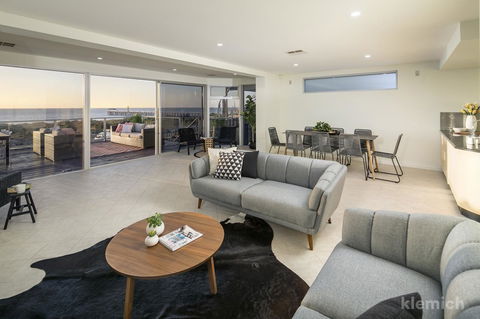 The Beach House @ Grange - Perths Hotel 4
