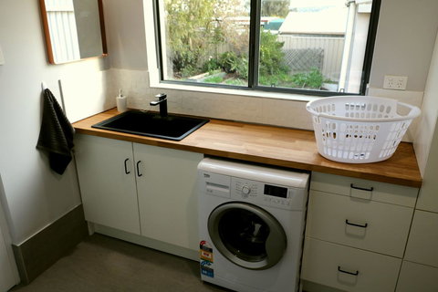 The Purple Door On Seaview - Perths Hotel 12