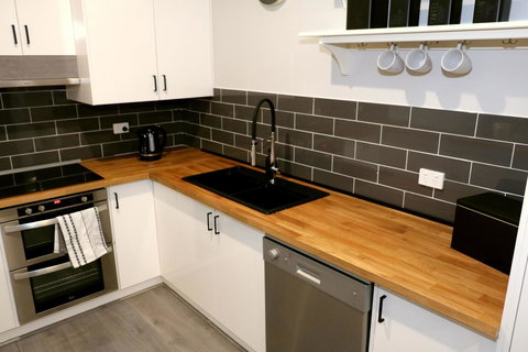 The Purple Door On Seaview - Perths Hotel 3