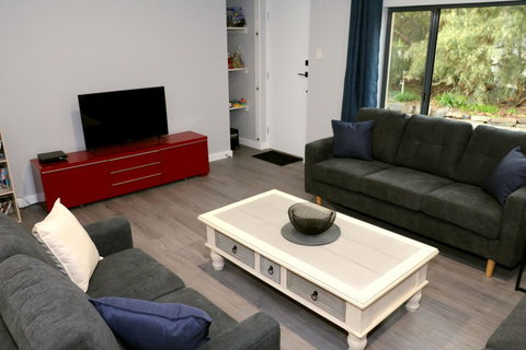 The Purple Door On Seaview - Perths Hotel 7