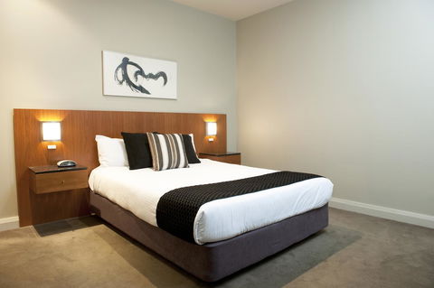 Mantra Hindmarsh Square - Perths Hotel 24