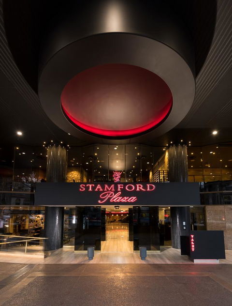 Stamford Plaza Adelaide - Perths Hotel 1