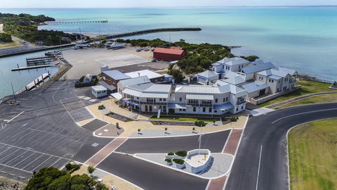 Aloha Waterfront Properties - Perths Hotel 1